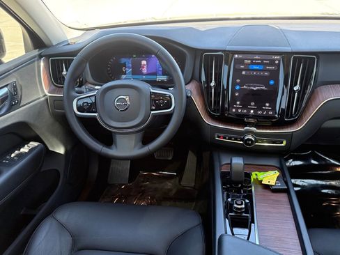Certified 2023 Volvo XC60 B5 Plus w/ Climate Package image 13
