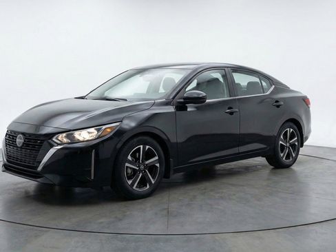 Used 2025 Nissan Sentra SV image 3