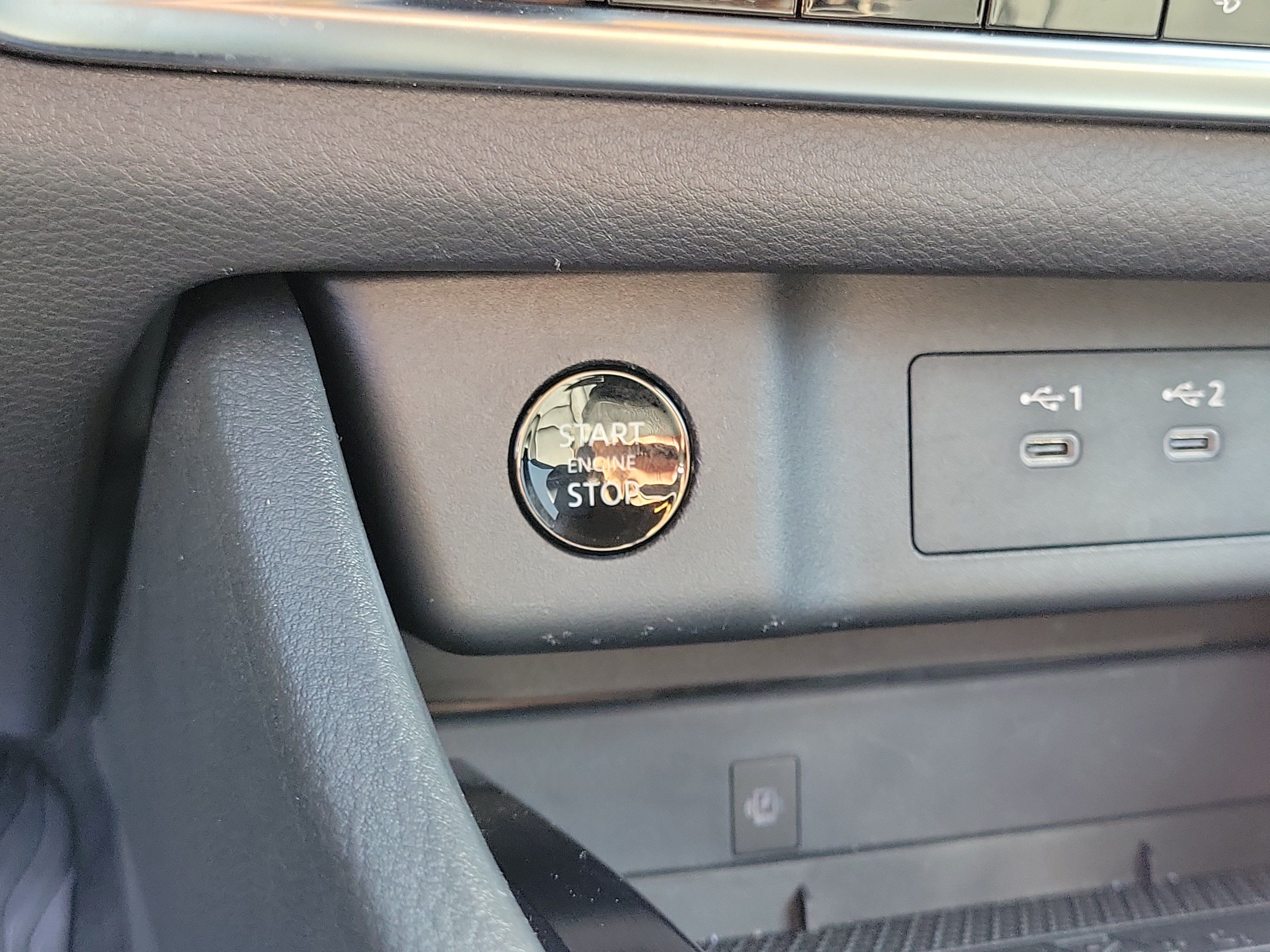 Certified 2025 Nissan Rogue SL FWD image 28