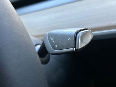 Used 2022 Tesla Model Y Long Range image 21