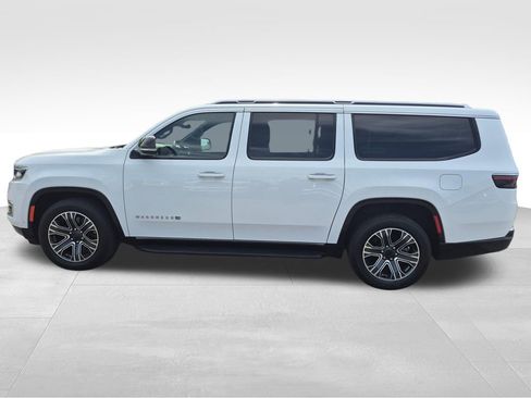 Used 2024 Jeep Wagoneer L Series II w/ Flexible Seating Group image 3