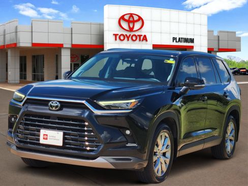 Used 2024 Toyota Grand Highlander FWD image 2