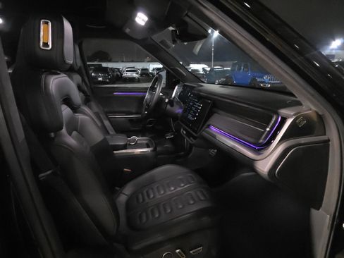 Used 2022 Rivian R1S Launch Edition image 10