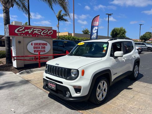 Used 2019 Jeep Renegade Latitude w/ UConnect 8.4 Nav Group FWD image 4