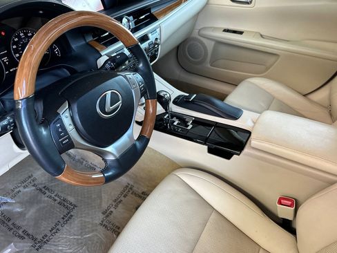 Used 2013 Lexus ES 300h w/ Luxury Pkg image 11