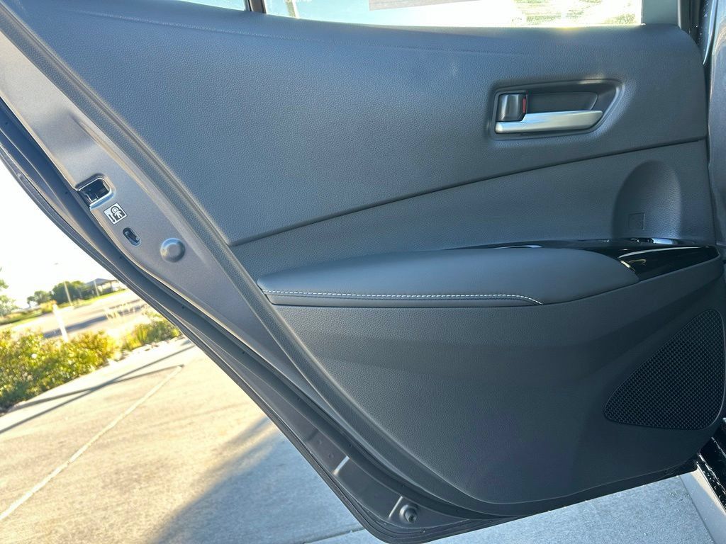 Used 2027 Toyota Corolla XSE FWD image 23