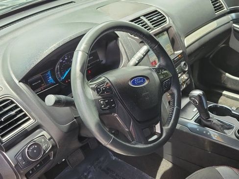 Certified 2018 Ford Explorer XLT w/ Equipment Group 202A FWD image 19