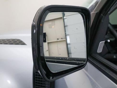 Used 2024 Land Rover Defender 130 X-Dynamic SE AWD/4WD image 20