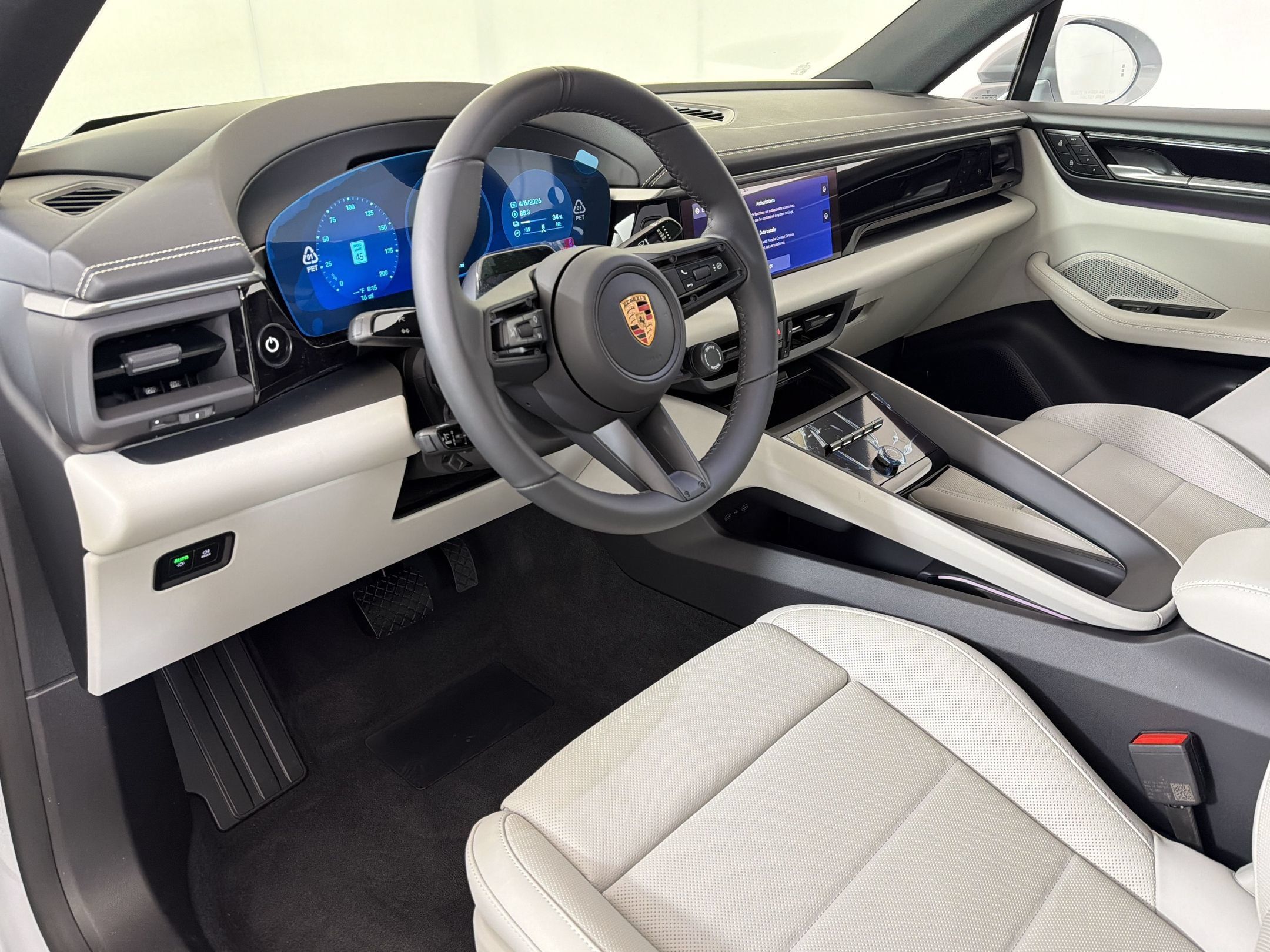 Used 2026 Porsche Macan Electric RWD image 4