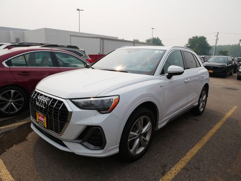 Used 2021 Audi Q3 2.0T Premium w/ Convenience Package AWD/4WD image 2