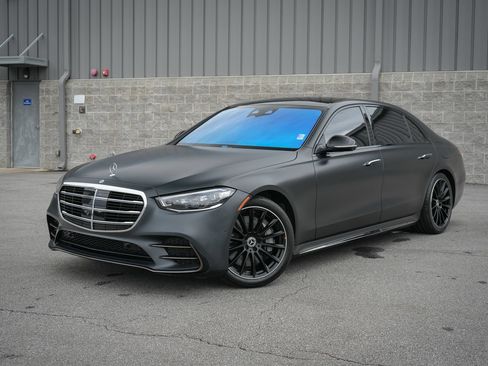 Used 2023 Mercedes-Benz S 580e 4MATIC Sedan w/ AMG Line image 3