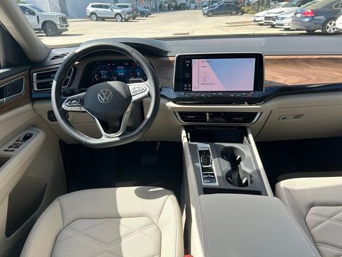 New 2026 Volkswagen Atlas SE FWD image 9