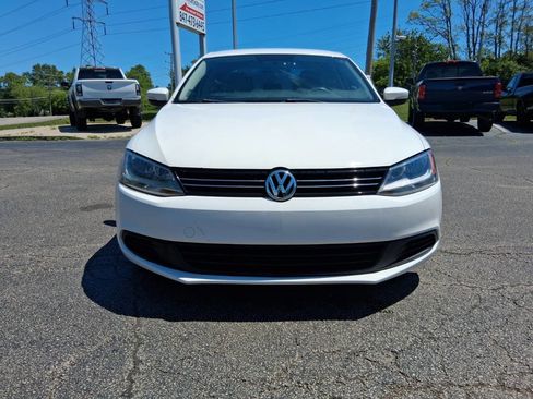 Used 2012 Volkswagen Jetta SE FWD image 2