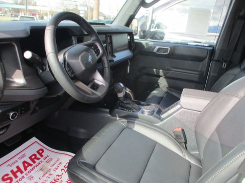New 2026 Ford Bronco Badlands w/ Sasquatch Package AWD/4WD image 4