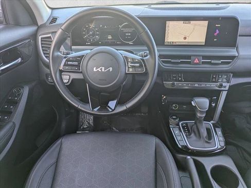 Used 2024 Kia Seltos EX image 18