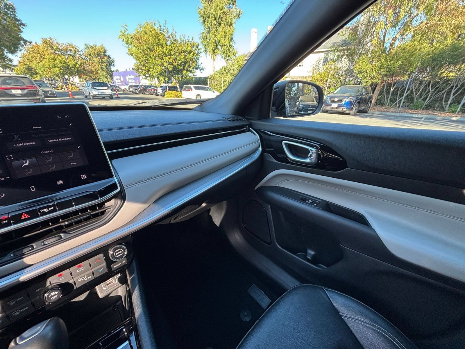 Used 2025 Jeep Compass Limited AWD/4WD image 35