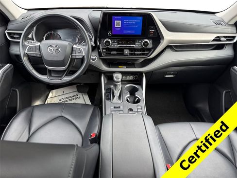 Used 2024 Toyota Highlander XLE image 10