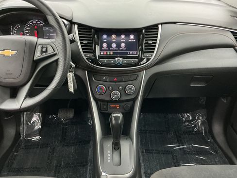 Used 2018 Chevrolet Trax LS FWD image 28