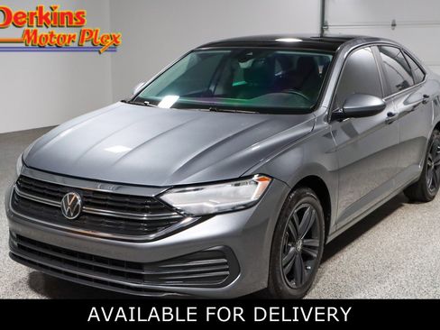 Used 2024 Volkswagen Jetta SE w/ Panoramic Sunroof Package image 1