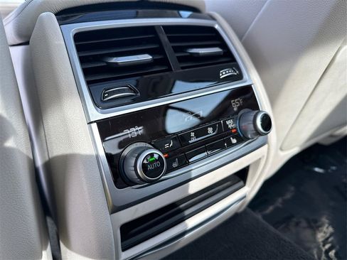 Used 2018 BMW 740i xDrive image 21