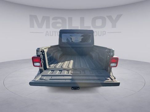 Used 2023 Jeep Gladiator Rubicon w/ Cold Weather Group image 19