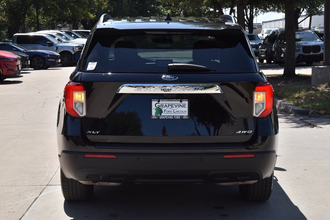 Used 2023 Ford Explorer XLT AWD/4WD image 9