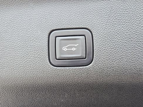 Used 2021 GMC Yukon SLT w/ Rear Media and Nav Package AWD/4WD image 18