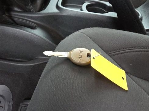 Used 2018 Jeep Wrangler Sport w/ Connectivity Group image 28