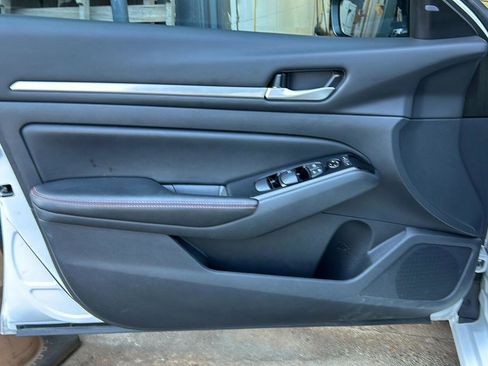 Used 2024 Nissan Altima 2.5 SR image 10