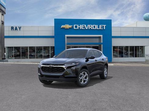 New 2026 Chevrolet Trax LS w/ LS Convenience Package FWD image 8