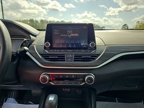 Used 2025 Nissan Altima 2.5 SV image 24