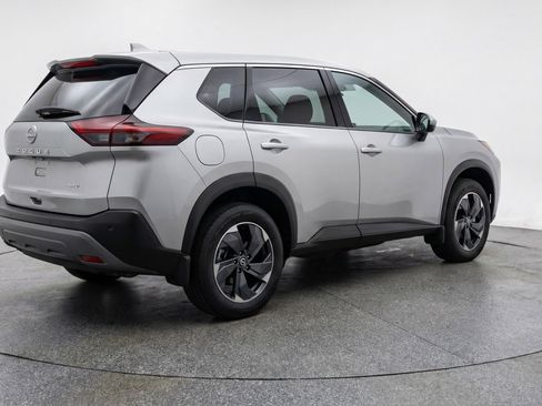 Used 2025 Nissan Rogue SV image 9