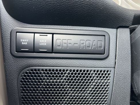 Used 2017 Jeep Wrangler Unlimited Rubicon w/ Connectivity Group AWD/4WD image 30