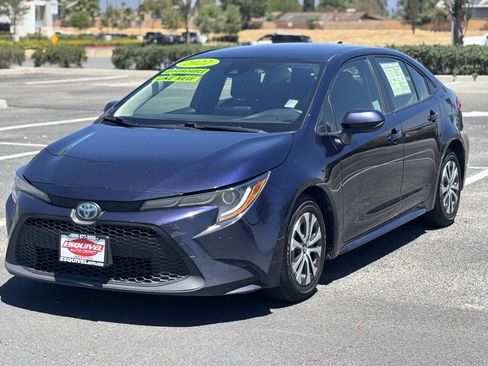 Used 2022 Toyota Corolla LE w/ Carpet Mat Package (TMS) FWD image 3