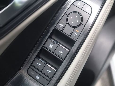 Used 2025 Nissan Rogue SV FWD image 14