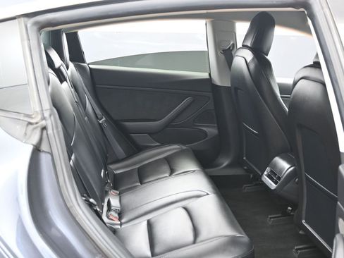 Used 2018 Tesla Model 3 Mid Range image 33