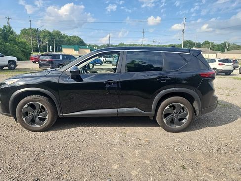 Used 2025 Nissan Rogue SV AWD/4WD image 7