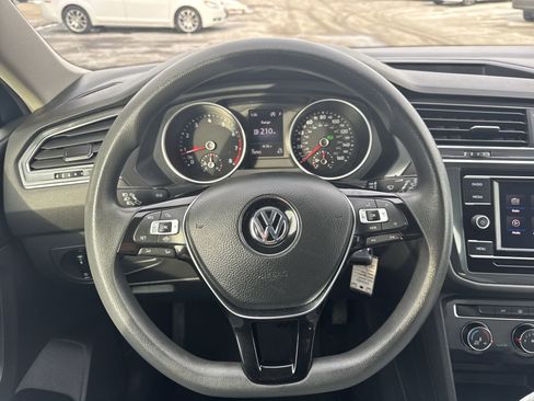 Used 2020 Volkswagen Tiguan S image 18