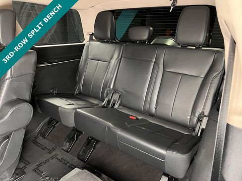Used 2023 Ford Expedition XLT image 16