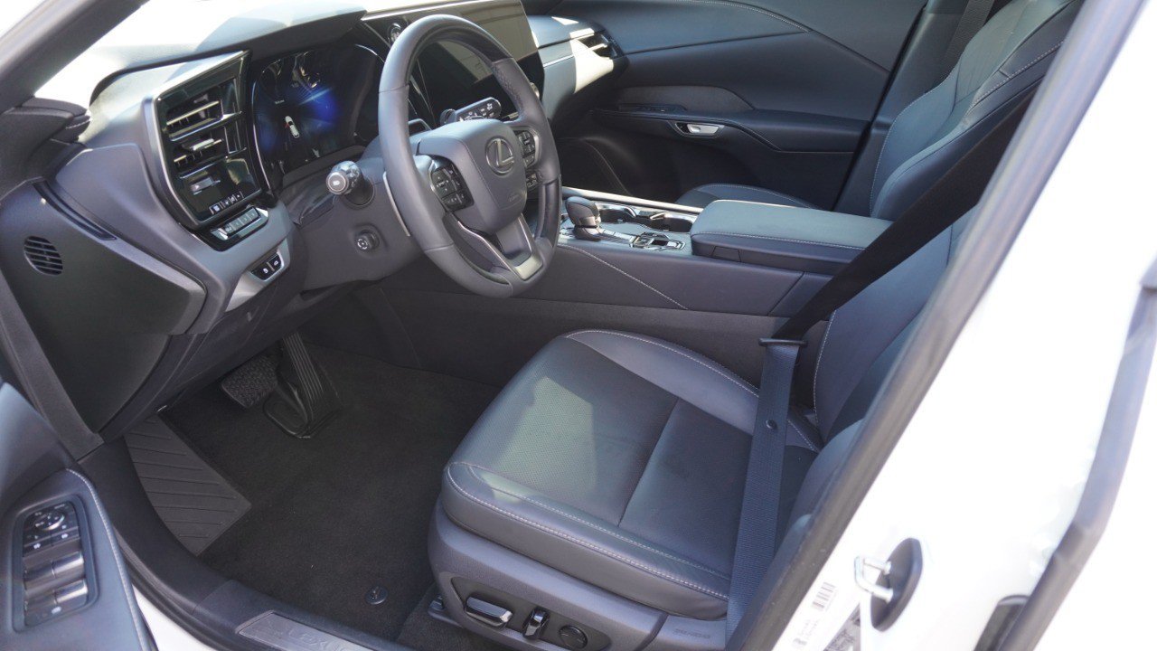 Used 2025 Lexus RX 350 Premium w/ Convenience Package FWD image 10