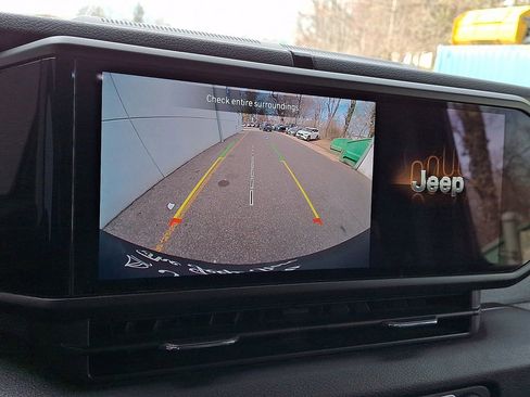 Used 2024 Jeep Wrangler Unlimited w/ Convenience Group image 19