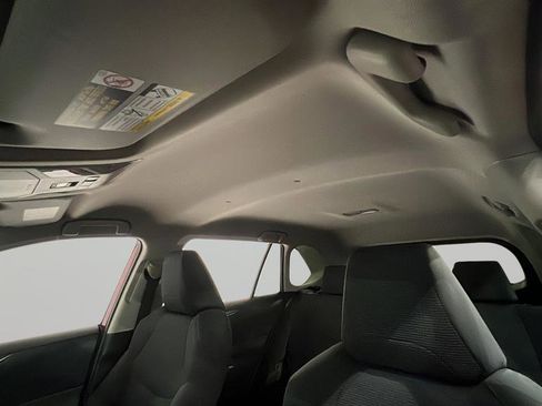 Used 2019 Toyota RAV4 LE image 32