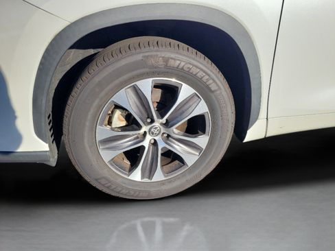 Used 2022 Toyota Highlander XLE FWD image 30