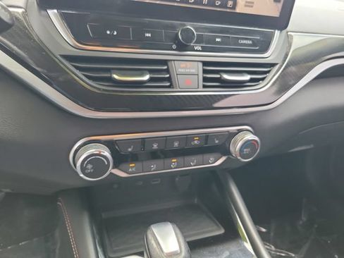 Used 2023 Nissan Altima 2.5 SR w/ SR Premium Package FWD image 28