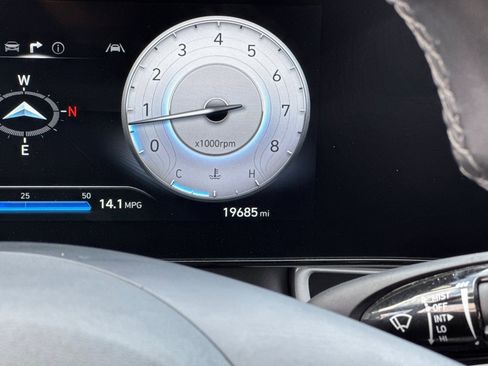 Used 2025 Hyundai Elantra Limited FWD image 22