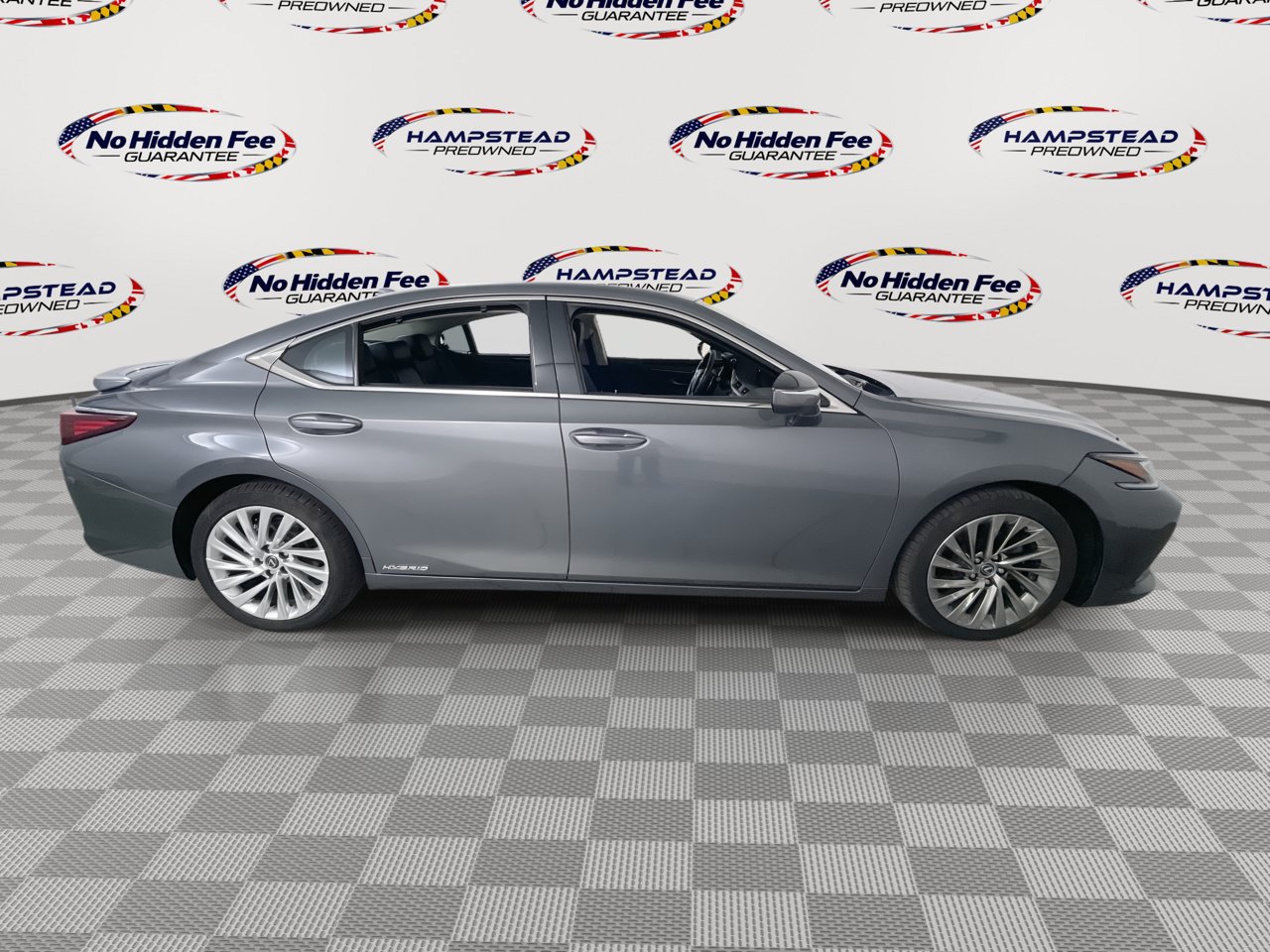 Used 2020 Lexus ES 300h Ultra Luxury w/ Accessory Package 2 FWD image 10