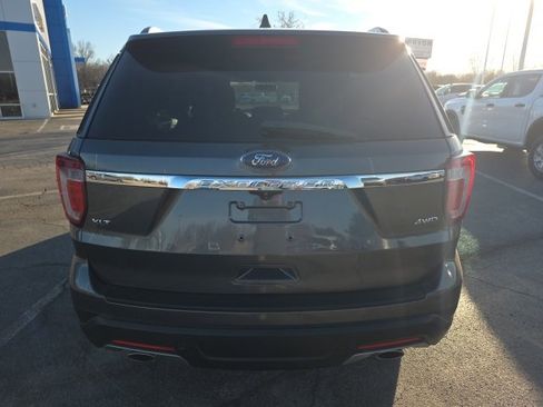 Used 2018 Ford Explorer XLT image 3
