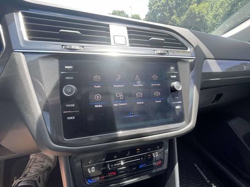 Used 2022 Volkswagen Tiguan SE FWD image 27