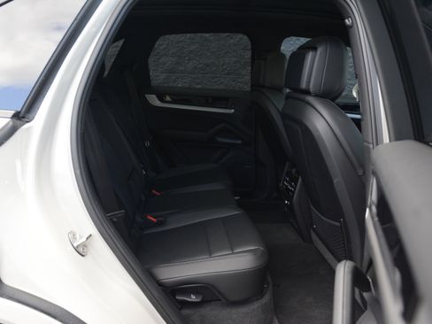Certified 2026 Porsche Cayenne S AWD/4WD image 32