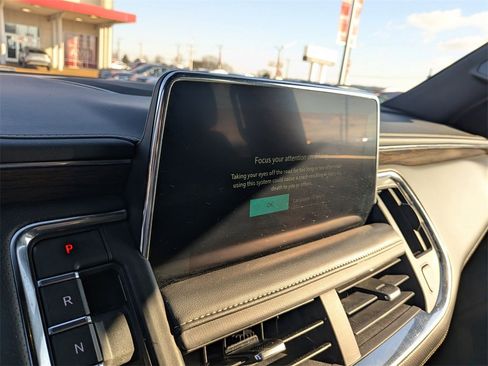 Used 2023 Chevrolet Suburban Premier image 17